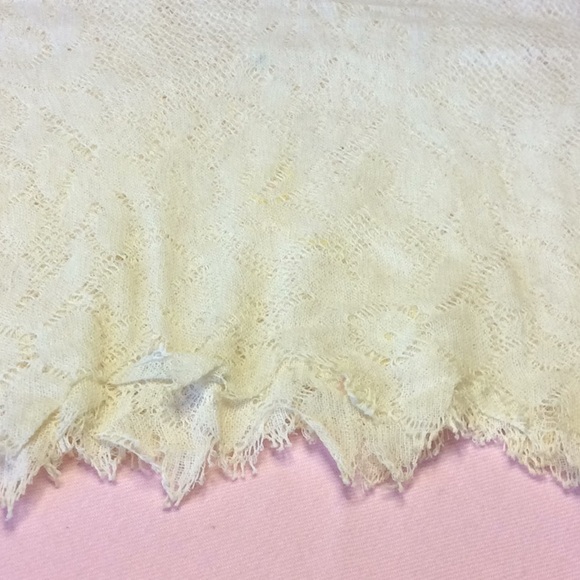 FINAL SALE PRICE 2 Pc. Lot of Lace/Mantle Scarf - Picture 2 of 7